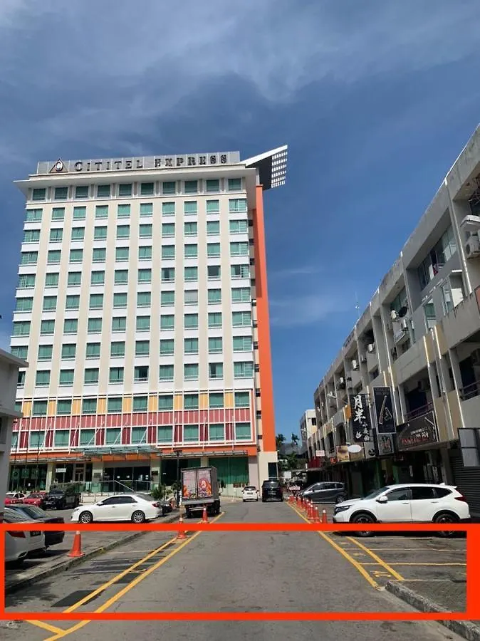 A Residence @ Between Hilton & Cititel Hotel Kota Kinabalu 4*,  Malaysia